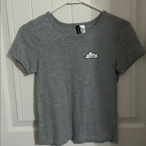 gray tshirt
